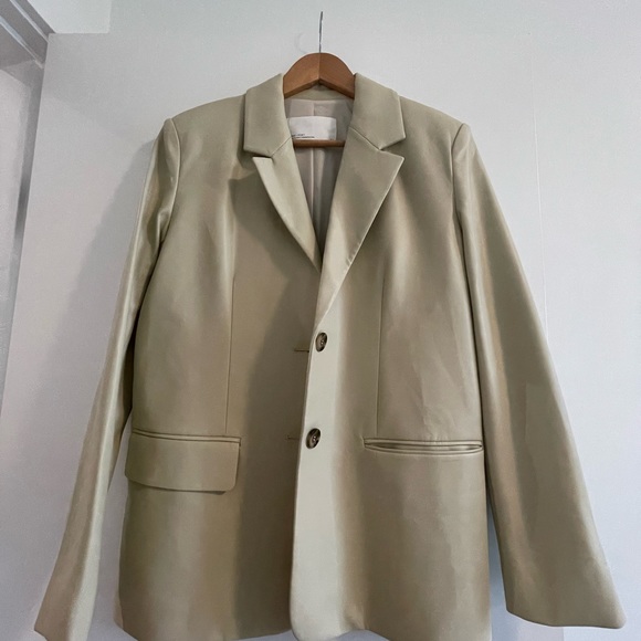 OAK+FORT Vegan leather blazer made in a relaxed fit and has a buttery soft feel. - Picture 6 of 6